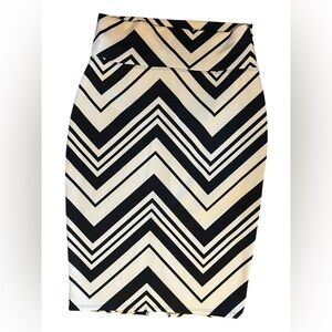 🟣Derek Heart Black & Beige Chevron Pencil Skirt – Approx. Size S/M